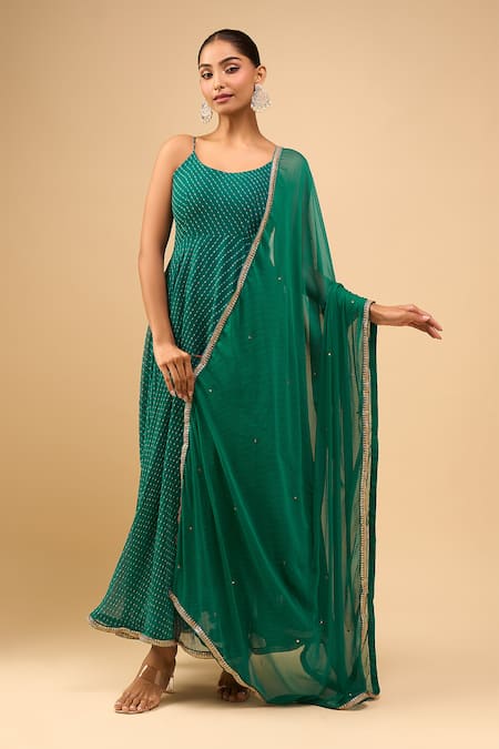 Samyukta Singhania_Green Georgette, Chiffon Scoop Neck Pine Anarkali Set _at_Aza_Fashions