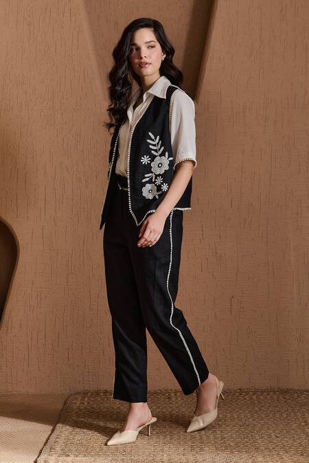 Label Deepika Nagpal Black Cotton, Linen Open Neck, Collared Emiliana Co-ord Set at Aza Fashions Label Deepika Nagpal_Black Cotton, Linen Open Neck, Collared Emiliana Co-ord Set _at_Aza_Fashions