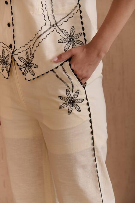 Buy Label Deepika Nagpal Beige Cotton, Linen Embroidery V-neck Niva Co-ord Set Online at Aza Fashions Buy_Label Deepika Nagpal_Beige Cotton, Linen Embroidery V-neck Niva Co-ord Set _Online_at_Aza_Fashions