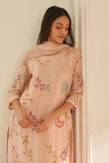 Buy_Vaayu_Peach Muslin, Cotton Embroidery, Lace, Tassels Magnolia Applique Kurta Set _Online_at_Aza_Fashions