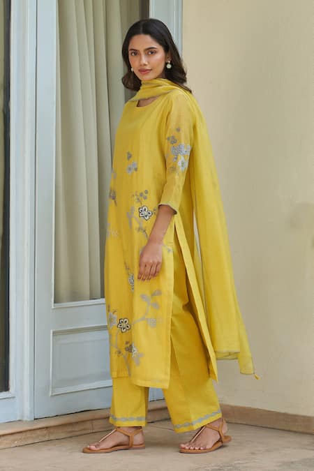 Vaayu_Yellow Muslin, Cotton Embroidery Keyhole Neck Daffodil Applique Kurta Set_Online_at_Aza_Fashions