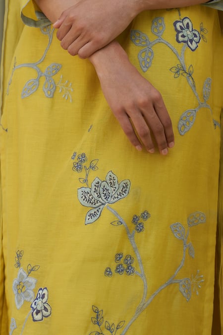 Buy_Vaayu_Yellow Muslin, Cotton Embroidery Keyhole Neck Daffodil Applique Kurta Set
