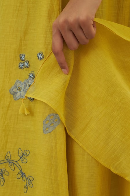 Buy Vaayu Yellow Muslin, Cotton Embroidery, Applique Round Neck Daffodil Anarkali Set Online at Aza Fashions Buy_Vaayu_Yellow Muslin, Cotton Embroidery, Applique Round Neck Daffodil Anarkali Set_Online_at_Aza_Fashions