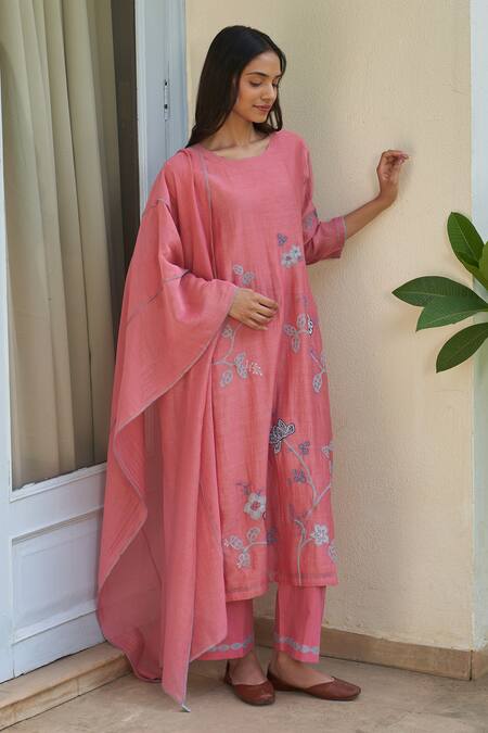 Buy Vaayu Pink Muslin, Cotton Embroidery, Applique Round Neck Peony Kurta Set Online at Aza Fashions Buy_Vaayu_Pink Muslin, Cotton Embroidery, Applique Round Neck Peony Kurta Set_Online_at_Aza_Fashions