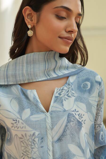 Shop_Vaayu_Blue Muslin, Cotton Keyhole Neck Powder Printed Kurta Set _Online_at_Aza_Fashions