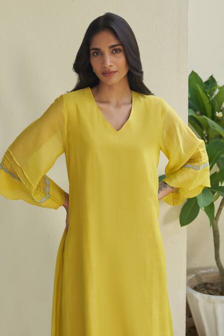 Vaayu_Yellow Muslin, Cotton Applique V-neck Daffodil Kurta Pant Set_Online_at_Aza_Fashions