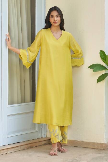 Shop_Vaayu_Yellow Muslin, Cotton Applique V-neck Daffodil Kurta Pant Set_Online_at_Aza_Fashions