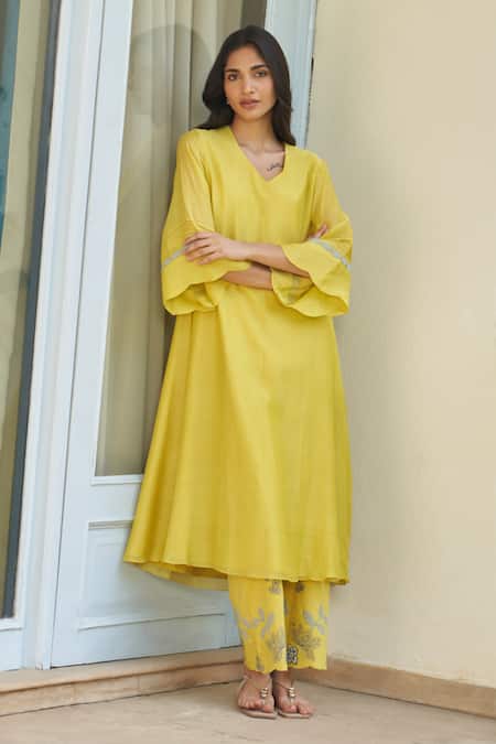 Vaayu Yellow Muslin, Cotton Applique V-neck Daffodil Kurta Pant Set 