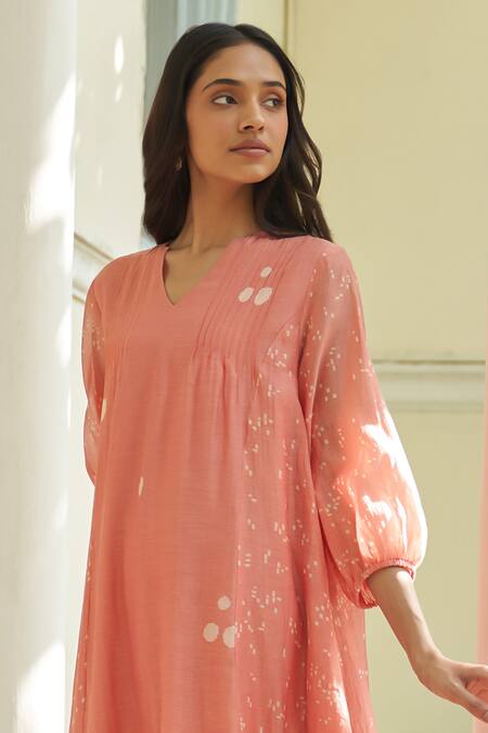 Vaayu Pink Muslin, Cotton Round Neck Hibiscus Pintuck Co-ord Set Online at Aza Fashions Vaayu_Pink Muslin, Cotton Round Neck Hibiscus Pintuck Co-ord Set _Online_at_Aza_Fashions