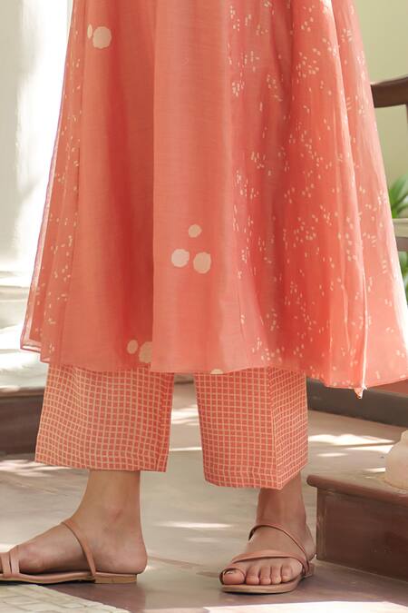 Buy Vaayu Pink Muslin, Cotton Round Neck Hibiscus Pintuck Co-ord Set Online at Aza Fashions Buy_Vaayu_Pink Muslin, Cotton Round Neck Hibiscus Pintuck Co-ord Set _Online_at_Aza_Fashions