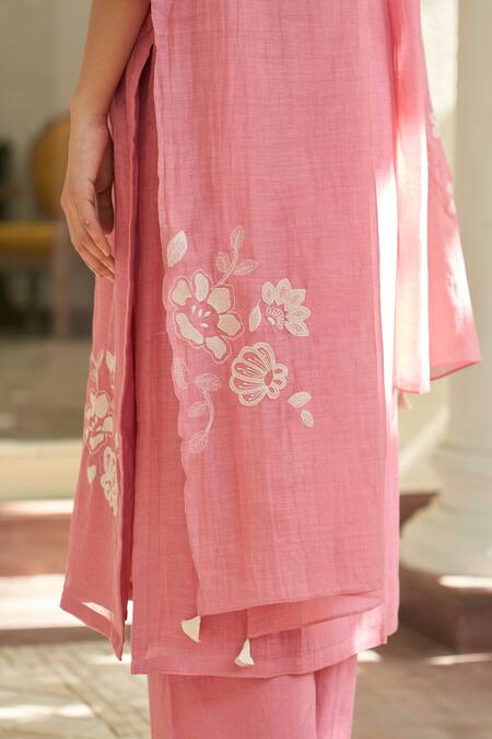 Vaayu_Pink Muslin, Cotton Applique Round Neck Peony Kurta Set _at_Aza_Fashions