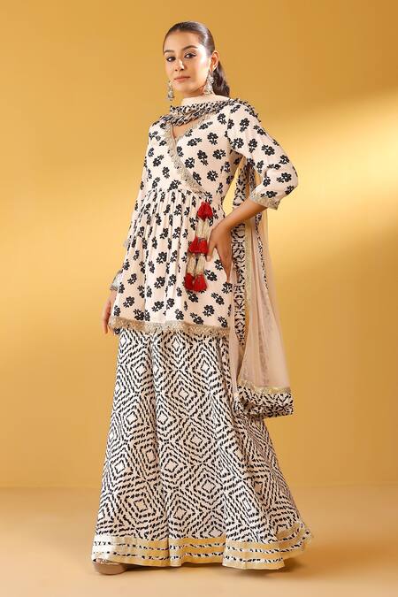 Buy_Palak & Mehak_Cream Crepe Tassels V-neck Floral Angarkha Set 