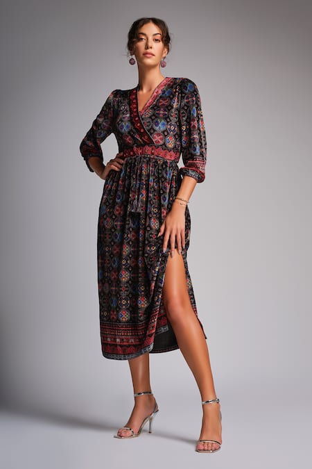 Samyukta Singhania Black Printed Dress With Belt 