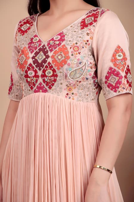 Nidhi Kejriwal_Peach Chiffon, Chanderi Embroidery V-neck Anarkali Set _Online_at_Aza_Fashions