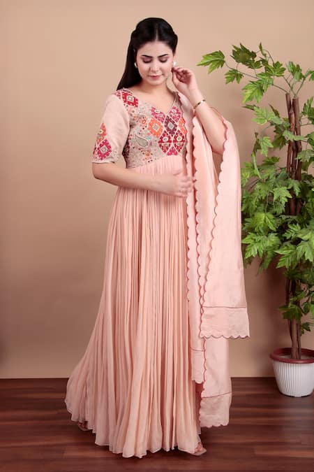 Nidhi Kejriwal_Peach Chiffon, Chanderi Embroidery V-neck Anarkali Set _at_Aza_Fashions