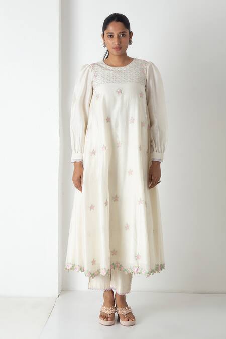 Chhaya Mehrotra Ivory Chanderi, Silk Organza Embroidery Round Neck Kurta Dupatta Set Online at Aza Fashions Chhaya Mehrotra_Ivory Chanderi, Silk Organza Embroidery Round Neck Kurta Dupatta Set _Online_at_Aza_Fashions