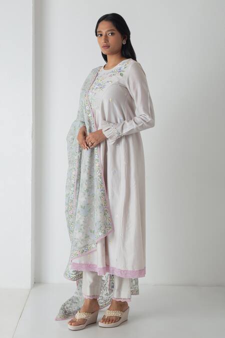 Chhaya Mehrotra Gray Chanderi, Silk Organza Embroidery Round Neck Chalk Grey Kurta Pant Set at Aza Fashions Chhaya Mehrotra_Gray Chanderi, Silk Organza Embroidery Round Neck Chalk Grey Kurta Pant Set _at_Aza_Fashions