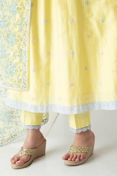 Buy Chhaya Mehrotra Yellow Chanderi, Silk Organza Embroidery Round Neck Illuminating Kurta Set Buy_Chhaya Mehrotra_Yellow Chanderi, Silk Organza Embroidery Round Neck Illuminating Kurta Set