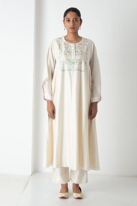 Chhaya Mehrotra Ivory Chanderi, Silk Organza Embroidery Round Neck Kurta Pant Set Online at Aza Fashions Chhaya Mehrotra_Ivory Chanderi, Silk Organza Embroidery Round Neck Kurta Pant Set _Online_at_Aza_Fashions