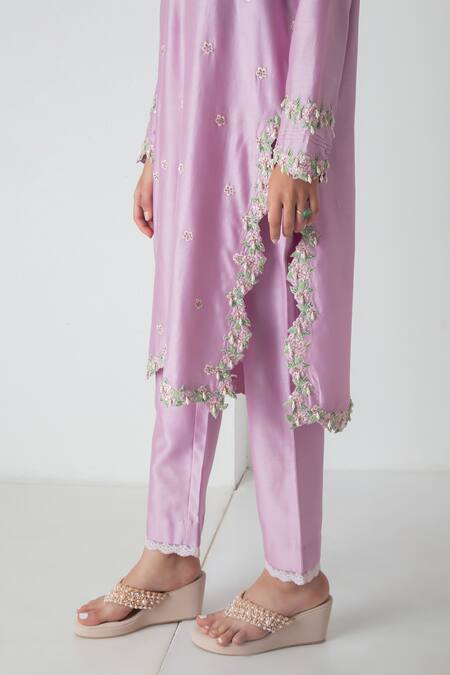 Chhaya Mehrotra Lavender Chanderi, Silk Organza Embroidery V-neck Kurta Pant Set at Aza Fashions Chhaya Mehrotra_Lavender Chanderi, Silk Organza Embroidery V-neck Kurta Pant Set _at_Aza_Fashions