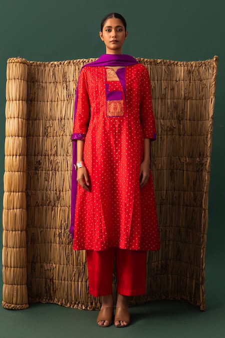 Naina Jain Red Silk Round Neck Patchwork Bandhani Suit Set 