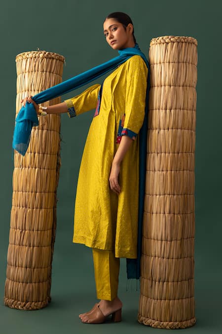 Naina Jain_Yellow Silk Round Neck Patchwork Bandhani Kurta Set _Online_at_Aza_Fashions
