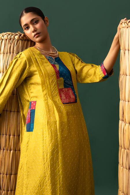 Buy_Naina Jain_Yellow Silk Round Neck Patchwork Bandhani Kurta Set _Online_at_Aza_Fashions