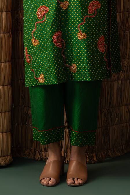 Shop_Naina Jain_Green , Organza Embroidery Round Neck Bandhani Aari Suit Set _Online_at_Aza_Fashions