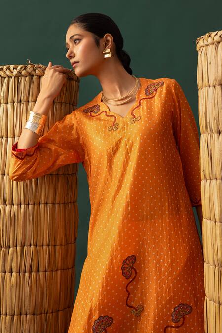Buy Naina Jain Orange , Organza Embroidery Round Neck Bandhani Aari Suit Set Online at Aza Fashions Buy_Naina Jain_Orange , Organza Embroidery Round Neck Bandhani Aari Suit Set _Online_at_Aza_Fashions