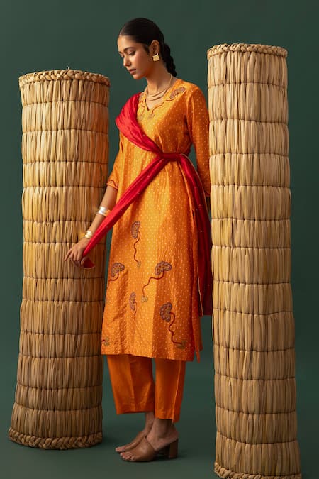 Shop Naina Jain Orange , Organza Embroidery Round Neck Bandhani Aari Suit Set Online at Aza Fashions Shop_Naina Jain_Orange , Organza Embroidery Round Neck Bandhani Aari Suit Set _Online_at_Aza_Fashions