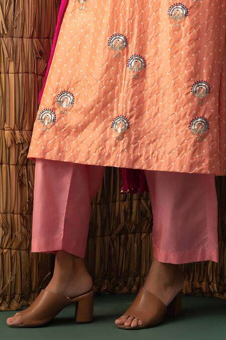 Naina Jain_Peach Silk Gota Patti V-neck Bandhani Suit Set _Online_at_Aza_Fashions