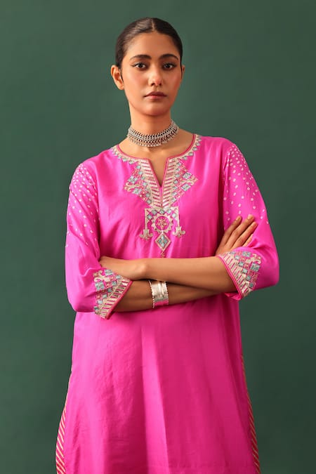 Naina Jain Pink , Organza Gota Patti Notched Neck Rani Bandhani Hand Cut Suit Set Online at Aza Fashions Naina Jain_Pink , Organza Gota Patti Notched Neck Rani Bandhani Hand Cut Suit Set _Online_at_Aza_Fashions