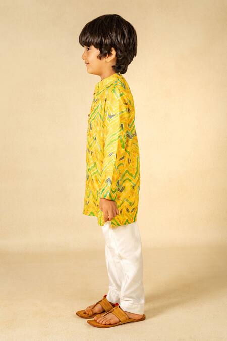 JILMIL DREAMWEAR Yellow Cotton Zig Zag Foil Print Kurta And Pant Set Online at Aza Fashions JILMIL DREAMWEAR_Yellow Cotton Zig Zag Foil Print Kurta And Pant Set _Online_at_Aza_Fashions