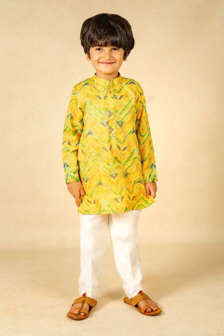 Shop JILMIL DREAMWEAR Yellow Cotton Zig Zag Foil Print Kurta And Pant Set Online at Aza Fashions Shop_JILMIL DREAMWEAR_Yellow Cotton Zig Zag Foil Print Kurta And Pant Set _Online_at_Aza_Fashions