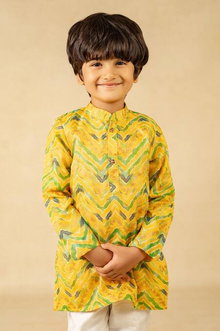 JILMIL DREAMWEAR Yellow Cotton Zig Zag Foil Print Kurta And Pant Set at Aza Fashions JILMIL DREAMWEAR_Yellow Cotton Zig Zag Foil Print Kurta And Pant Set _at_Aza_Fashions