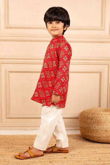 JILMIL DREAMWEAR Red Digital Patola Print Kurta Set at Aza Fashions JILMIL DREAMWEAR_Red Digital Patola Print Kurta Set _at_Aza_Fashions