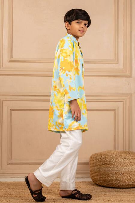 Shop JILMIL DREAMWEAR Multi Color Cotton Digital Printed Kurta And Pant Set at Aza Fashions Shop_JILMIL DREAMWEAR_Multi Color Cotton Digital Printed Kurta And Pant Set _at_Aza_Fashions