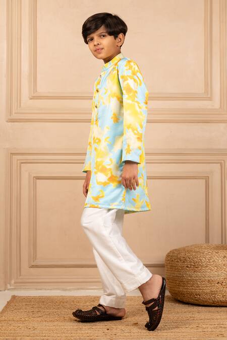 JILMIL DREAMWEAR Multi Color Cotton Digital Printed Kurta And Pant Set at Aza Fashions JILMIL DREAMWEAR_Multi Color Cotton Digital Printed Kurta And Pant Set _at_Aza_Fashions