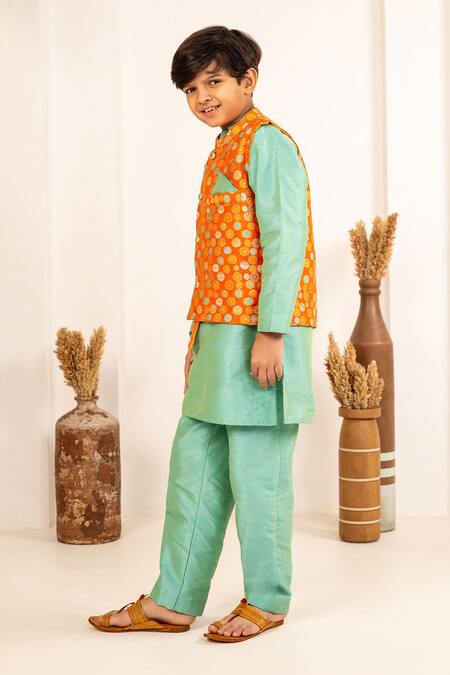 JILMIL DREAMWEAR Turquoise Floral Digital Printed Bundi And Kurta Set at Aza Fashions JILMIL DREAMWEAR_Turquoise Floral Digital Printed Bundi And Kurta Set_at_Aza_Fashions