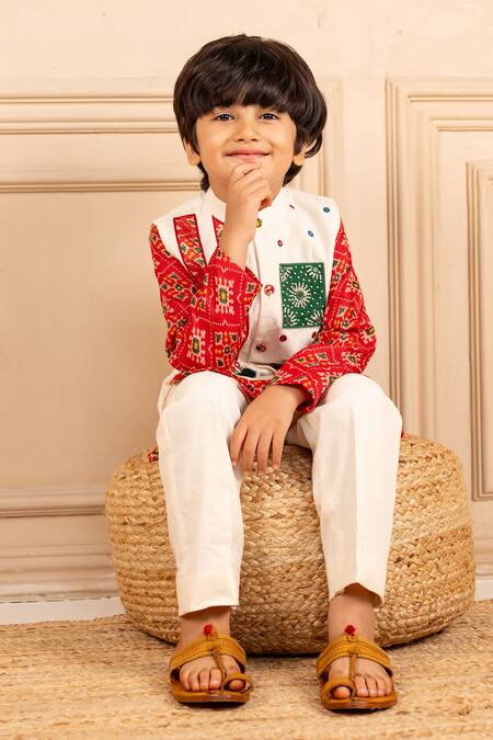 JILMIL DREAMWEAR Red Silk Embroidery, Beads Floral Digital Printed Bundi And Kurta Set at Aza Fashions JILMIL DREAMWEAR_Red Silk Embroidery, Beads Floral Digital Printed Bundi And Kurta Set _at_Aza_Fashions