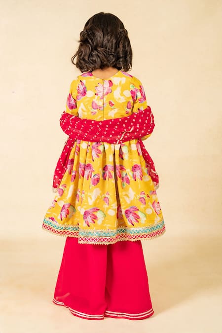 Shop JILMIL DREAMWEAR Yellow Silk Embroidery Anarkali Set at Aza Fashions Shop_JILMIL DREAMWEAR_Yellow Silk Embroidery Anarkali Set _at_Aza_Fashions