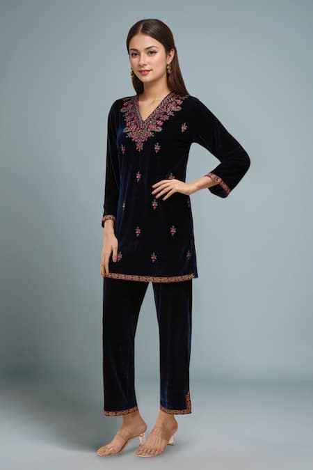 Samyukta Singhania_Navy Polyester Embroidery V-neck Velvet Kurta Pant Set _Online_at_Aza_Fashions