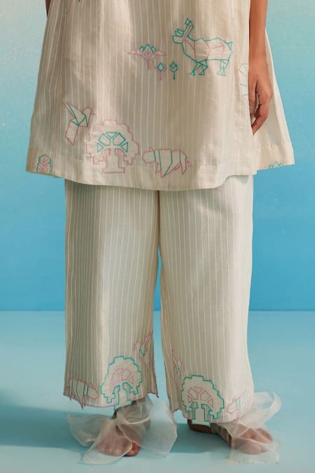 Ahmev_Ivory Chanderi, Cotton Embroidery Round Neck Hiroko Pleated Kurta And Pant Set _Online_at_Aza_Fashions