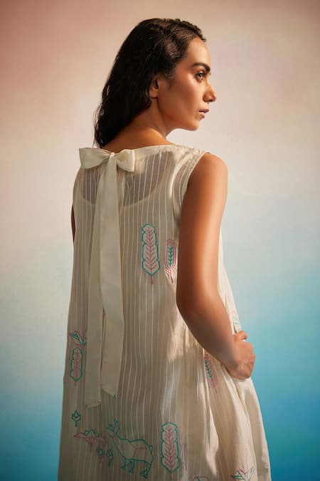 Buy_Ahmev_Ivory Chanderi, Cotton Embroidery Round Neck Hiroko Pleated Kurta And Pant Set 