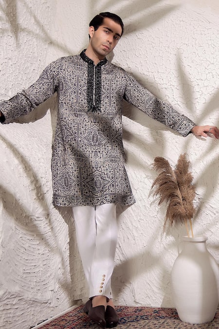 Buy_Char Chaand_Black Linen, Silk Embroidery Designer And White Printed Kurta 