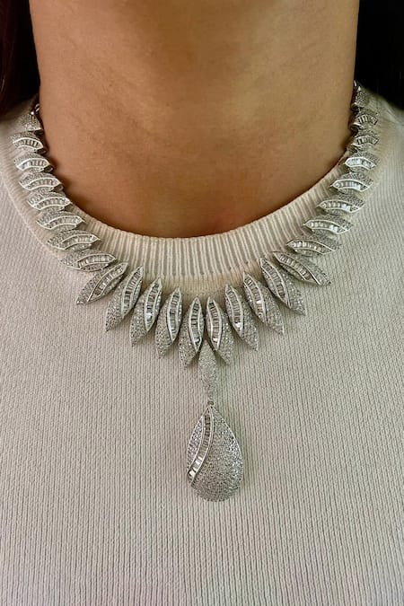Prerto White Ice Tear Ovalet Diamond Necklace Set 