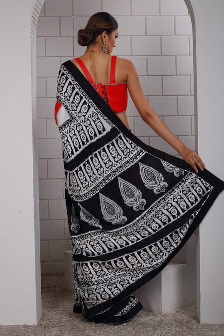 Anita Kanwal Black & White Printed Saree With Corset 