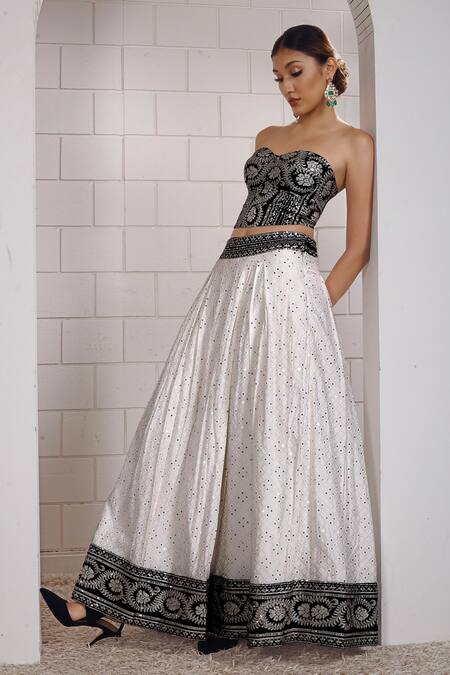 Anita Kanwal_Black Modal, Silk Embroidery Sweetheart Neck And White Skirt Set_Online_at_Aza_Fashions