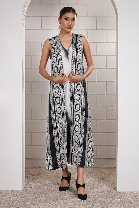 Anita Kanwal Black Embroidery V-neck And White Designer Jacket 