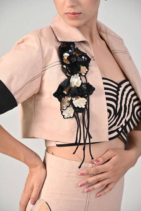 Shop_BAANI KHURANA_Beige Cotton, Linen Embroidery Collared, Sweetheart Neck Designer Multi Set _Online_at_Aza_Fashions